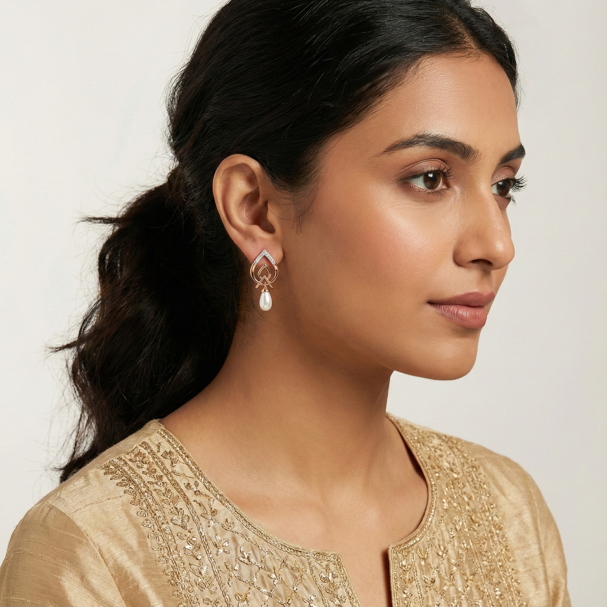 Minimalist Gold and Diamond Ring - Image 2